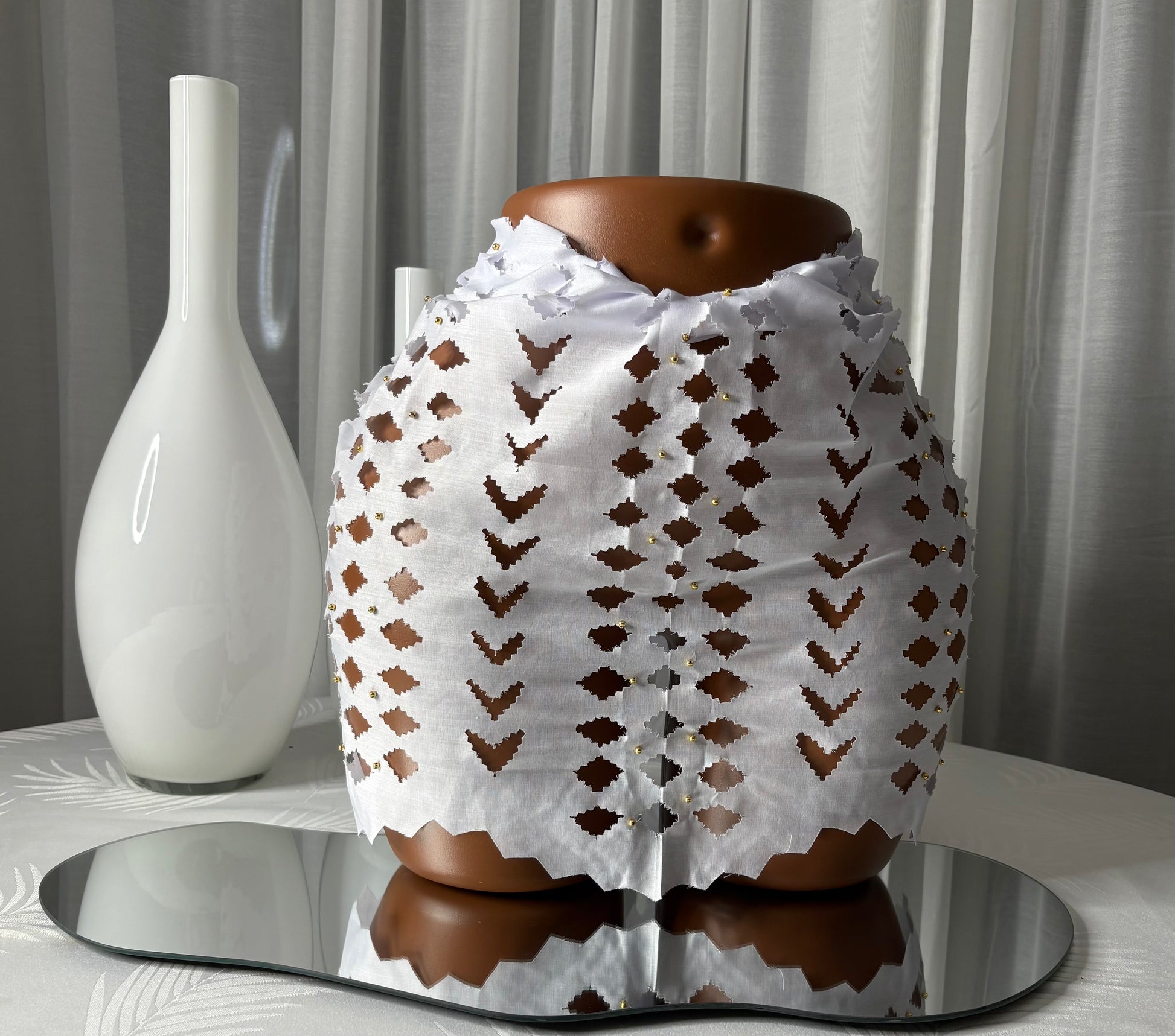 Pendeli - Gold & White